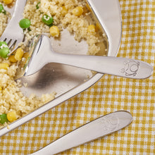 Load image into Gallery viewer, Kiddobloom baby food pusher pushes couscous into a manageable pile for easy scooping with spoon.